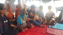 Warga terdampak banjir Kabupaten Nunukan, Kalimantan Utara, beraktivitas di tenda pengungsian, Minggu 23 September 2023. (Dok. BPBD Kabupaten Nunukan) 
