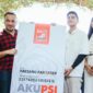 Penyerahan kartu tanda anggota (KTA) PSI Kaesang Pangarep. (Facbook.com/@Partai Solidaritas Indonesia )
