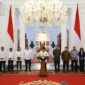 Presiden Prabowo Subianto menggelar rapat terbatas sekaligus makan siang bersama sejumlah jajaran Menteri Kabinet Merah Putih. (Facebook.com @Prabowo Subianto )

