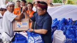 BRI Peduli menyalurkan bantuan 1.000 paket sembako bagi umat Hindu di Desa Adat Soka, Kecamatan Penebel, Kabupaten Tabanan, pada Sabtu, 29 Maret 2025. (Dok. BRI)