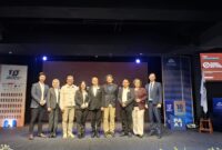 Merayakan Satu Dekade PAAI. Dari kiri ke kanan: Jonathan Septiadi, St Akromah, James Gwee, Henny Dondocambey, Wong Sandi Surya, Sandiaga Uno, M Idaham (ketua umum PAAI), Astuti Widyastuti, Aloysius Ronald. (Dok. PAAI)